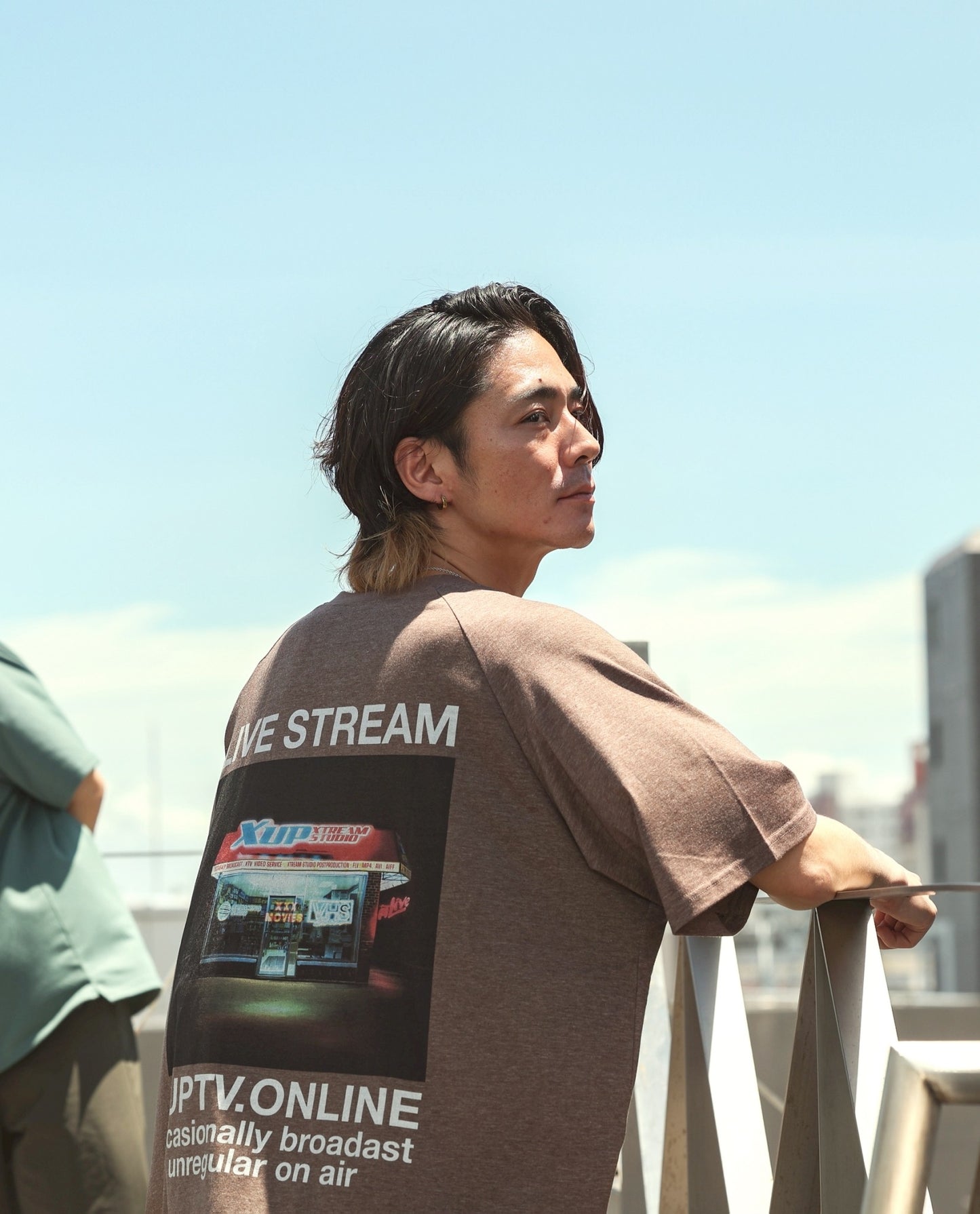 Live stream Tshirt deep brown